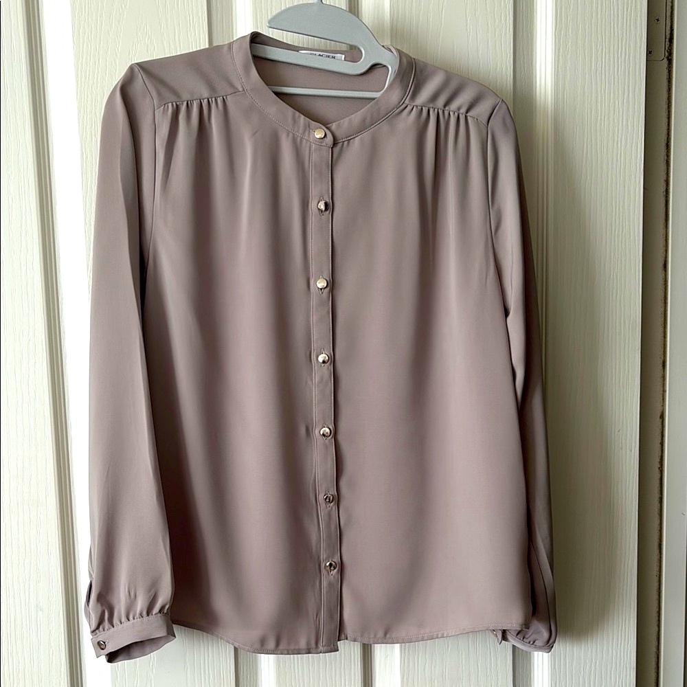 Elegant Women's Button-Up Blouse - beige